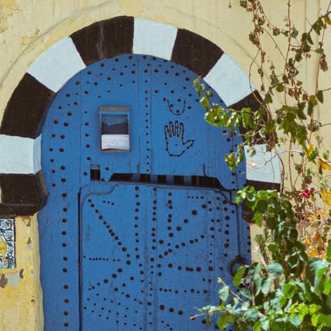 الباب الأزرق